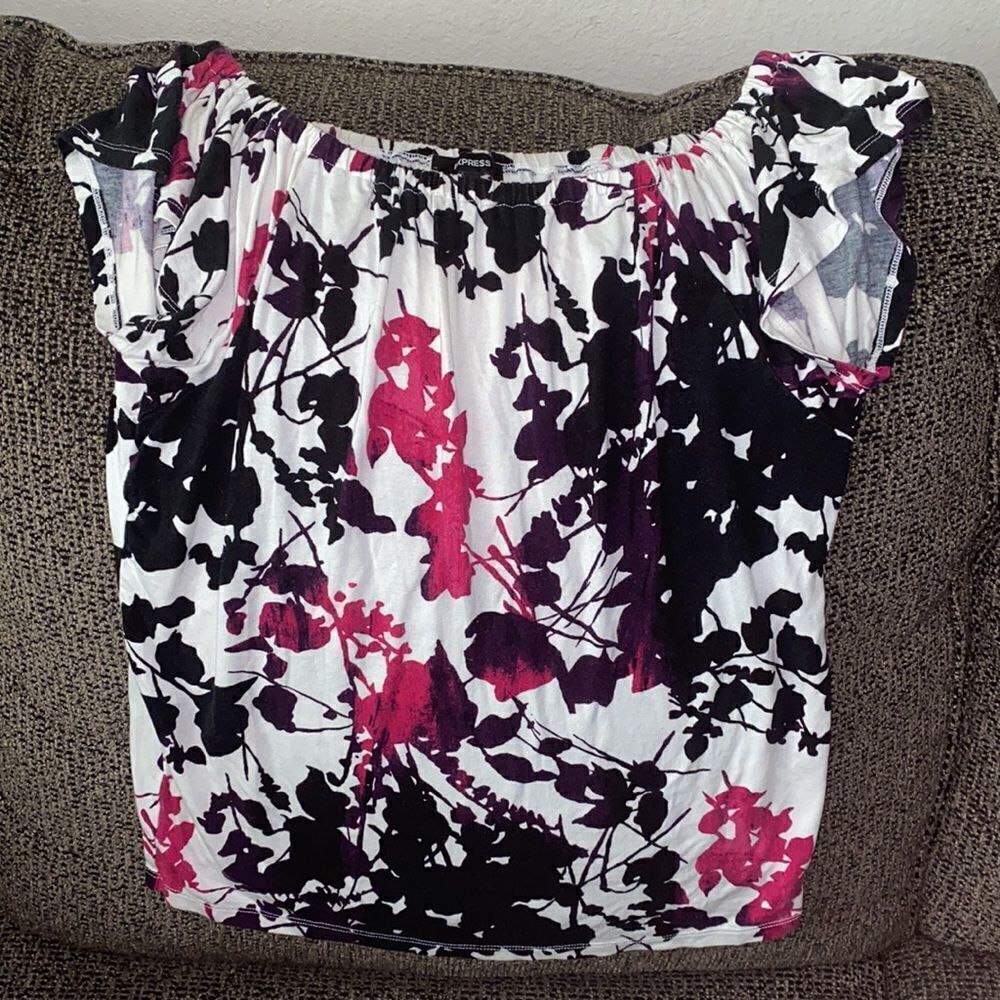 ✨Express Off Shoulder Floral Top✨ - Picture 2 of 4